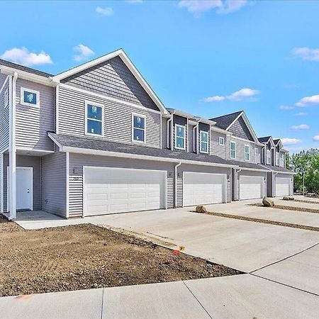 Central Cedar Falls New Construction Townhome! Eksteriør billede